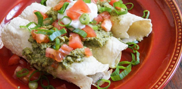 #htmlcaption_2863 Enchiladas de Puerco con Salsa de Chile Poblano (Pork Enchiladas with Creamy Poblano Sauce)